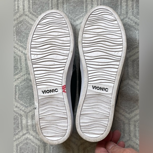 Vionic Midi Slip-On Sneakers Sz 8 Snake Print Suede Leather Comfort Shoe - Picture 8 of 10